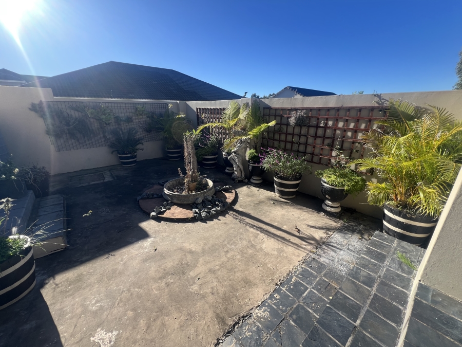 4 Bedroom Property for Sale in Beacon Bay Eastern Cape